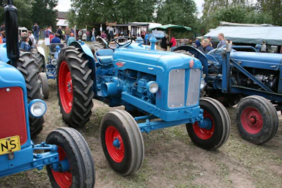 Fordson Power Major -traktoria valmistettiin vuosina 1958–60, Dagenham, Englanti.  Valmistettu yhteensä vajaat 100 000 kappaletta.