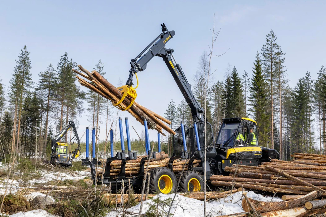 Ponsse sai tilauksia tammi–maaliskuussa 222,8 miljoonan euron arvosta. Uudet koneet koeajetaan ennen luovutusta asiakkaille. Kuva on koeajosta Vieremällä viime vuonna.