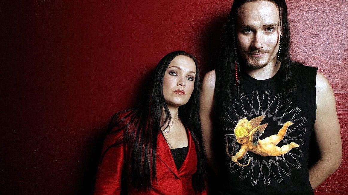 Crewishin toukokuussa ilmestyvä albumi sisältää yllätyksen, kun Tarja Turunen ja Tuomas Holopainen kumpikin esiintyvät sillä – joskin eri kappaleilla. Heidät on kuvattu syyskuussa 2004. Reilu vuosi myöhemmin bändi antoi laulajalleen potkut.