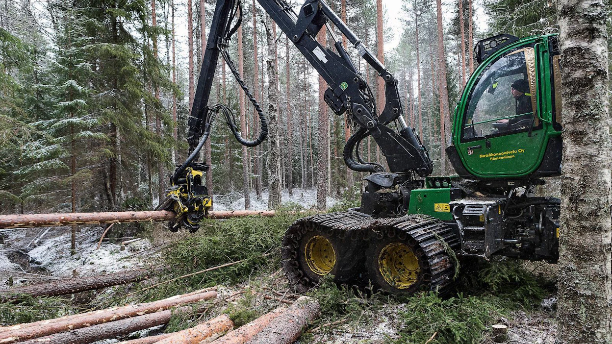 MKP-konsernilla on yhteensä noin 160 työntekijää ja noin 100 metsäkonetta Suomessa ja Ruotsissa.