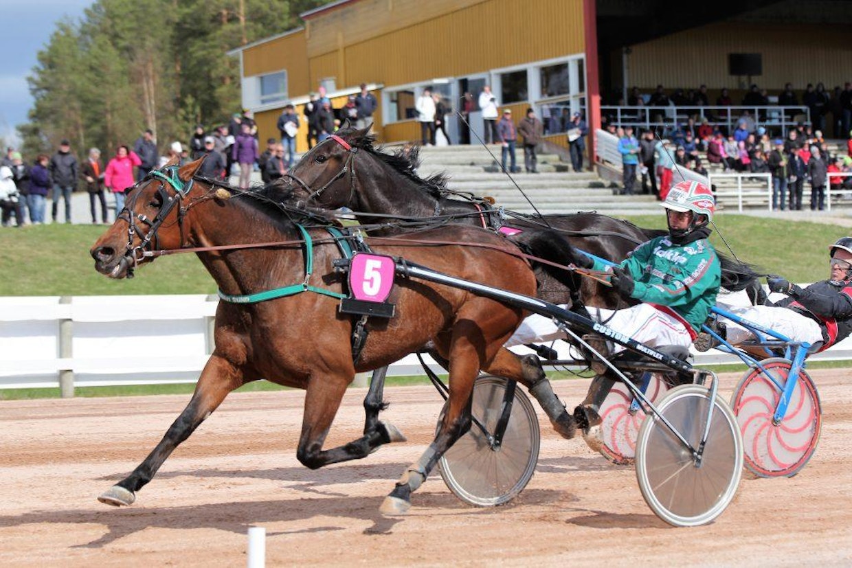Issaquah Sund vastasi tiukassa voittomatsissa sitkeästi Wheelie Awakelle Pronssidivisioonassa. Kuva: Heidi Lehikoinen