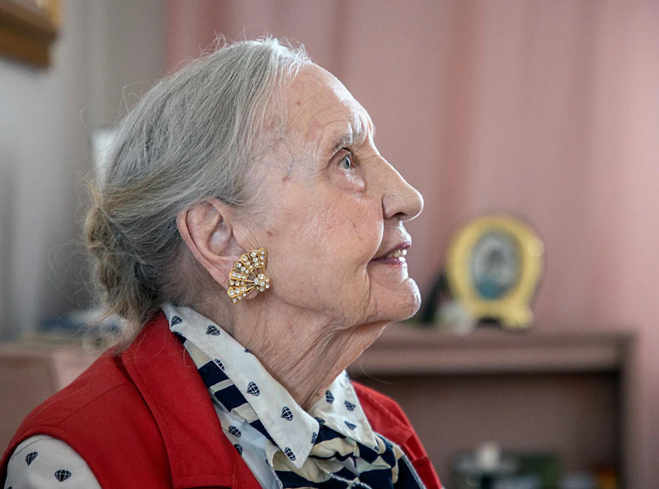 Aino Kartiovaara valmistui Yhdysvalloissa tohtoriksi historiasta 1960-luvulla.