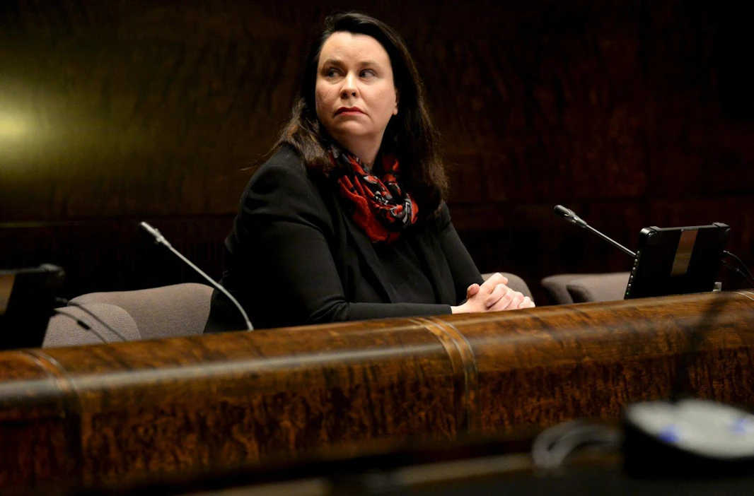 Perustuslakivaliokunnan puheenjohtaja Johanna Ojala-Niemelä (sd.) kertoi valiokunnan kannan tiedotustilaisuudessa. LEHTIKUVA / MIKKO STIG
