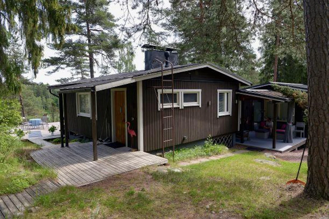 Hypon pääekonomisti Juhana Brotherus ennakoi mökkibuumin laantuvan, kun ulkomaan matkoille taas pääsee.