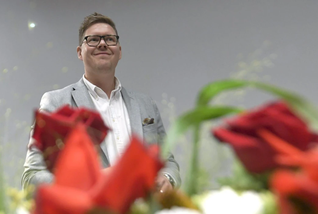 SDP:n eduskuntaryhmän puheenjohtaja Antti Lindtman SDP:n eduskuntaryhmän kesäkokouksessa Eduskuntatalossa Helsingissä. LEHTIKUVA / MARKKU ULANDER