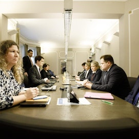 PAU:n puheenjohtaja Heidi Nieminen ja Paltan toimitusjohtaja Tuomas Aarto jatkoivat postilakon sovittelua keskiviikkona, mutta sopua ei syntynyt. LEHTIKUVA / SEPPO SAMULI