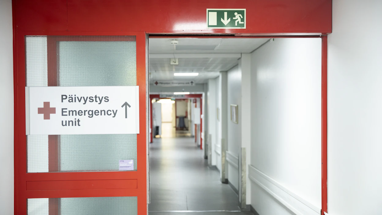 Jos ihmisen neuropsykiatrisia erityispiirteitä ei tunnisteta, kuormittava ympäristö voi viedä sairaalakuntoon. Kuvituskuva.