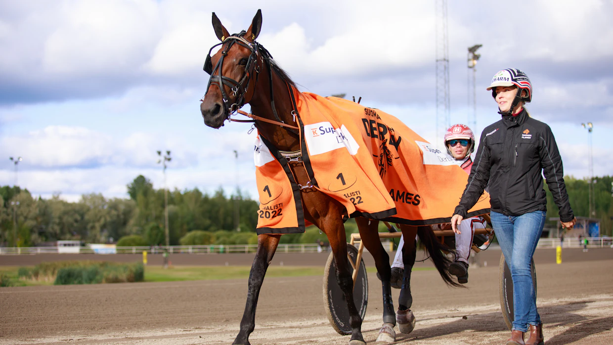 Annika Aallon hoitama Sahara Flames lähti Derby-finaaliin karsintavoittajana. Finaali pilaantui harmillisesti laukkaan.