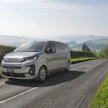 Iveco eJolly on kompakti, matala (alle 1,9 m) ja aina 1175 kilon kantavuuden tarjoava tonniluokan pakettiauto. Saatavilla on kaksi akkuvaihtoehtoa: 49 kWh (224 km toimintamatka) ja 75 kWh (352 km)