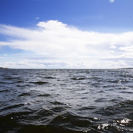 Itämeren syvänteissä ruostuu satoja tuhansia tonneja taistelukemikaaleja, jotka kulkeutuvat vesieliöihin. 