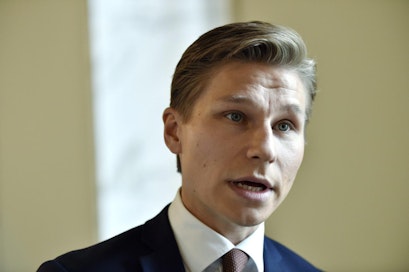 Kokoomuksen Antti Häkkänen pitää kärjekkäänä SDP:n Antti Rinteen näkemystä, että yhteiskunnallinen eriarvoisuus olisi kasvanut. LEHTIKUVA / EMMI KORHONEN