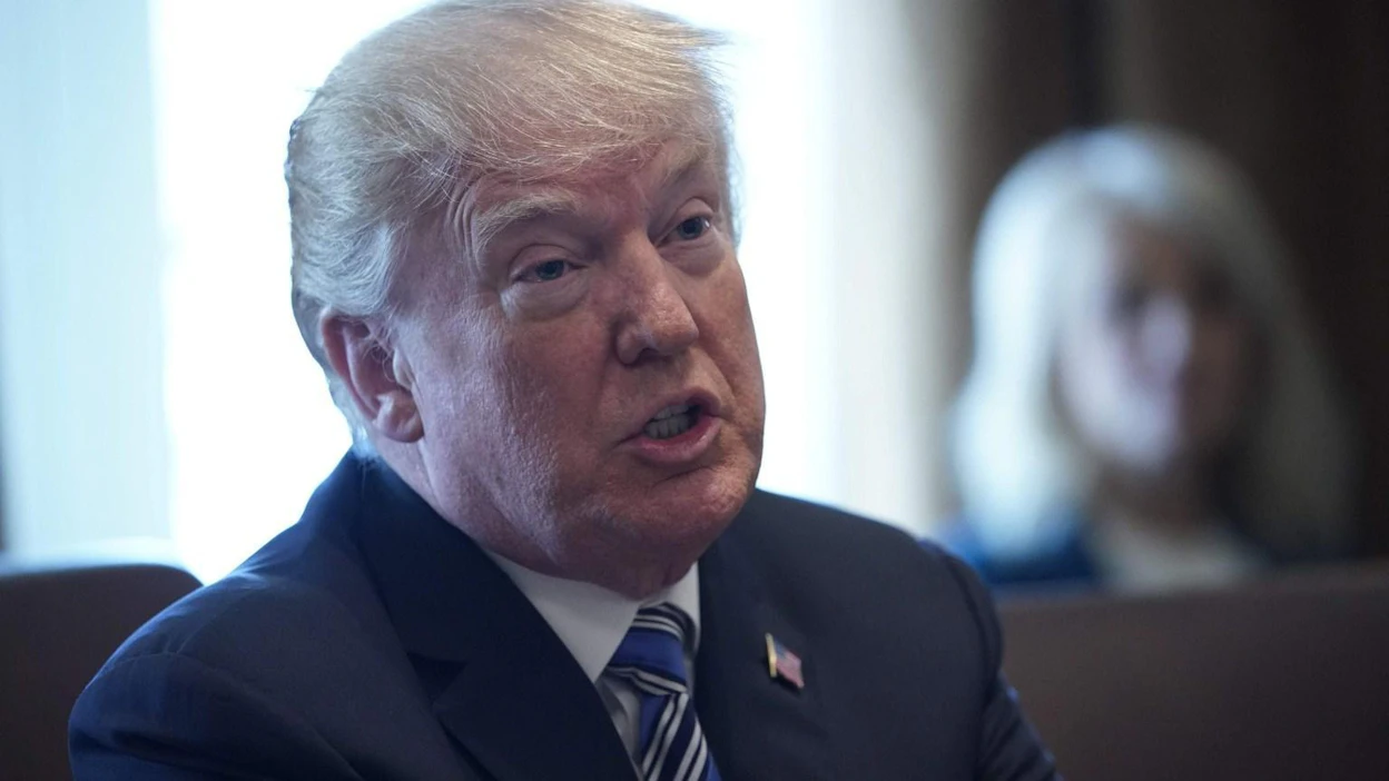 Yhdysvaltain presidentti Donald Trump määräsi myöhään torstaina Suomen aikaa teräkselle 25 prosentin ja alumiinille 10 prosentin tullimaksut. LEHTIKUVA/AFP