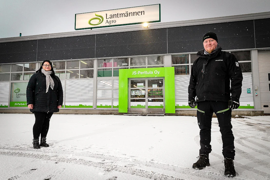 Satu ja Jaakko Perttula lupaavat, että palvelukyky ei koronakriisin vuoksi halvaannu niin kauan, kuin tavaroiden toimitukset kumppaneilta sujuvat.