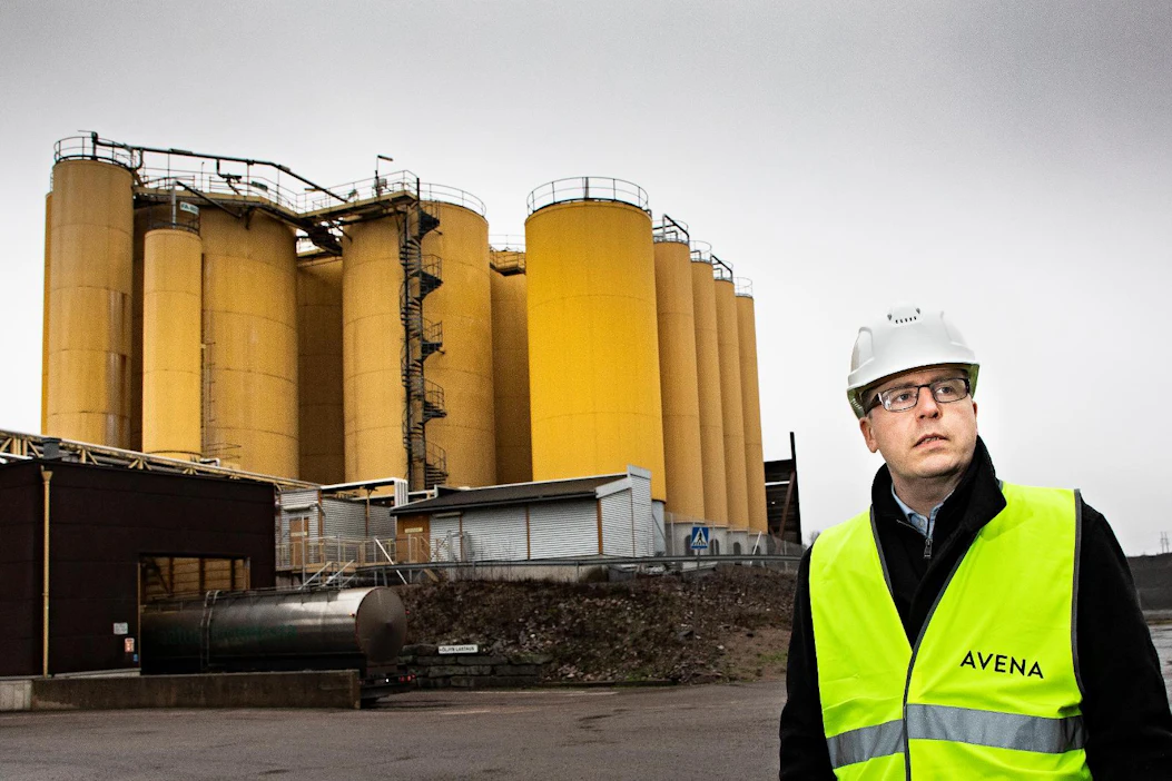 Apetitin vilja- ja öljykasvipuolen johtaja Tero Heikkinen sai johdettavakseen myös yhtiön viljakaupan. Kuva Avenan Kantvikin rypsiöljypuristamolta.