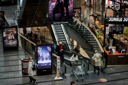 Kuluttajahintojen nousua vuoden takaisesta hillitsivät muun muassa kulutusluottojen korkojen ja rahapelien halpeneminen.