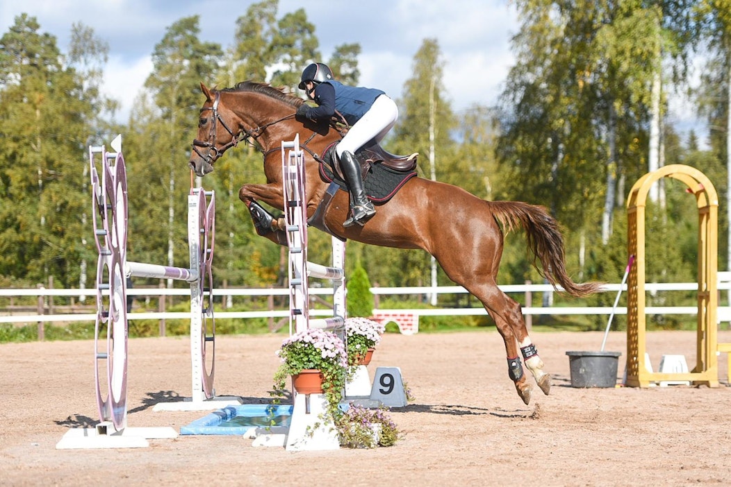 Jone Illi ja Manouscha van't Steenputje tositoimissa perjantaina.