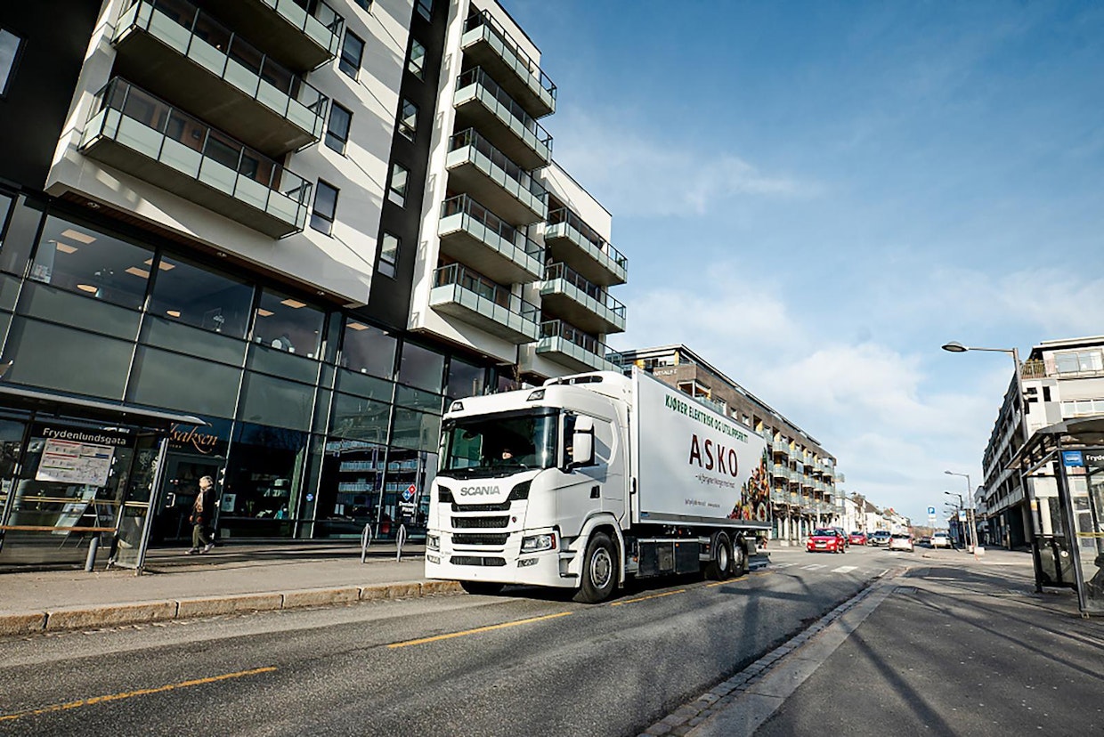 Scanian oma konsepti on koekäytössä ASKO tukkuliikkeellä Norjassa. Scanian malli pohjautuu modulaarisuuteen, jossa sähkömoottori saa voimansa polttokennoista ja ladattavilta akuilta. Mahdollista sarjatuotannon aloittamista ei ole vielä kerrottu.