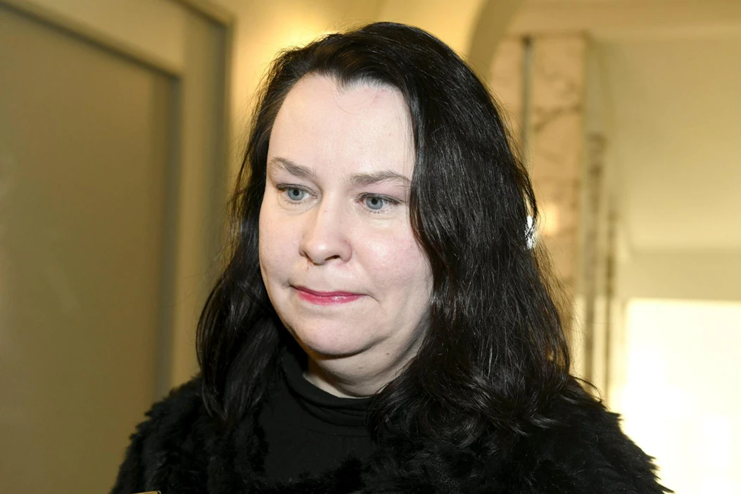 Perustuslakivaliokunnan puheenjohtaja Johanna Ojala-Niemelä (sd.) kertoo ilmoittaneensa perustuslakivaliokunnan jäsenille, että valiokunta voi joutua käsittelemään valmiuslakia myös virka-ajan ulkopuolella. LEHTIKUVA / HEIKKI SAUKKOMAA
