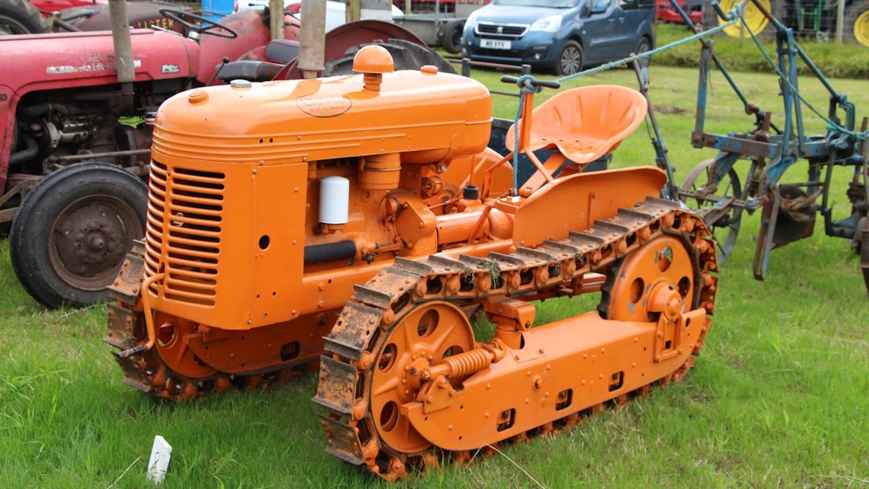 Oliver OC-3 -traktoria valmistettiin vuosina 1951–57, Cleveland, Ohio, USA. Tehty yhteensä noin 20 000 kpl.