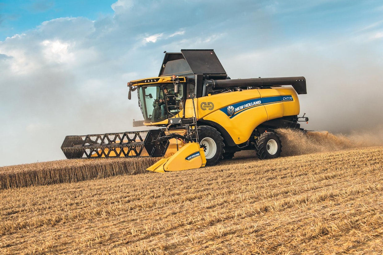 Myös New Holland CH7.70 on Sampon tapaan kaksiroottorinen hybridipuimuri. Valmistaja on yhdistänyt puimurissa pitkän kokemuksensa sekä sylinteritekniikasta että kohlinpuimureiden valmistuksesta.
