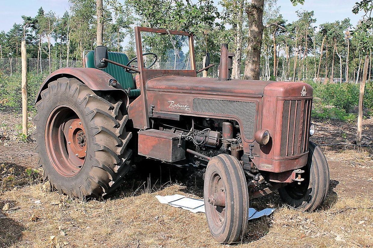 Tehokkain Hanomag-traktori 1960-luvun puolivälissä oli 75 hv:n Robust 800. Nelosmoottori on tilavuudeltaan 6,8-litrainen, porausta on 120 milliä ja iskua 150, minkä ansiosta Robust oli hyvin sitkeä: kovin momentti 368 Nm/1 000 rpm. Traktoria käytettiin enimmäkseen siirtoajoon – normaalin 5-vaihteisen 20 km/h laatikon sai erikoistilauksesta 5 km nopeampana. Vuosikymmenen lopulla valmistuksen päättyessä Robust oli jo hyvin vanhanaikainen, pohjautuihan sen tekniikka 1940-lukulaiseen R40-malliin.