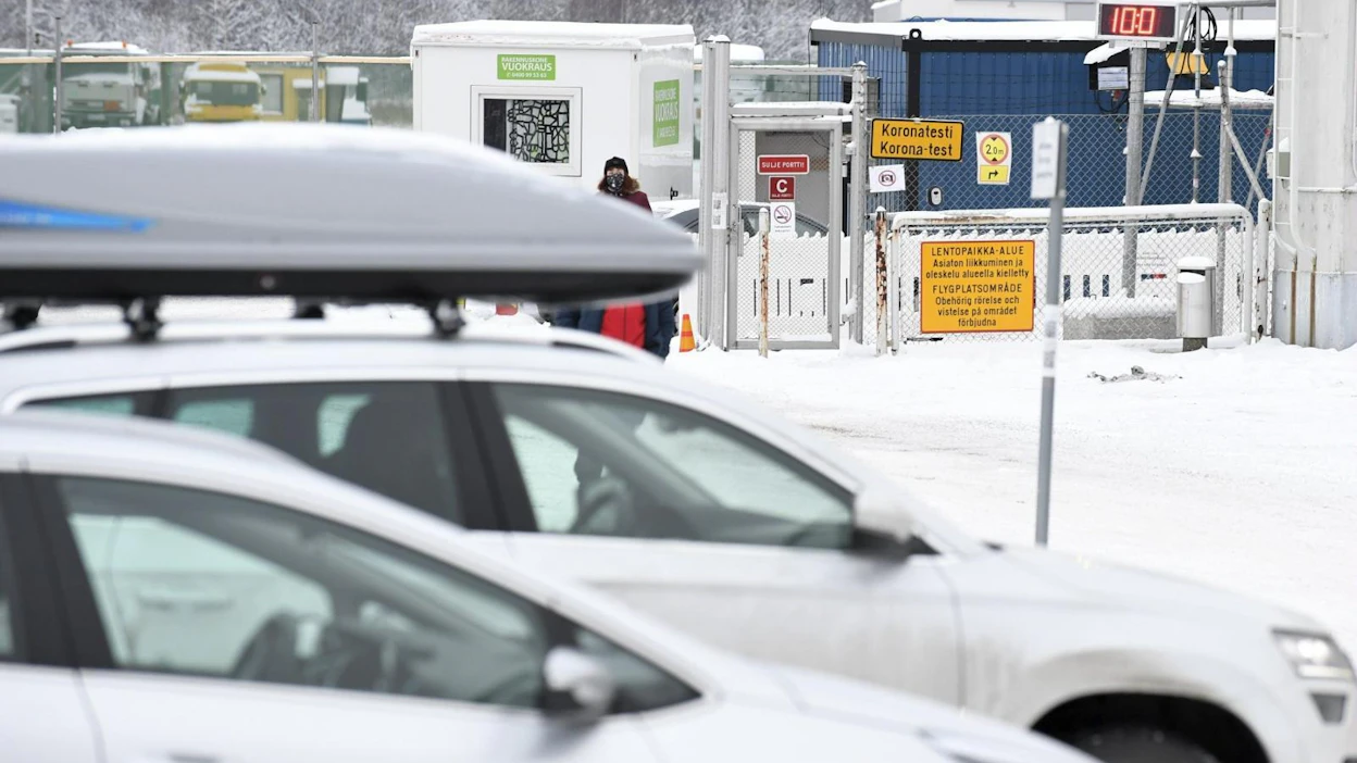 Suomessa on raportoitu 168 uutta koronatartuntaa. Kuvassa koronatestauspiste Malmin lentokentällä Helsingissä.