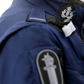 Poliisi sai tiedon Raisiossa Varsinais-Suomessa tapahtuneesta epäillystä perhesurmasta perjantaina iltapäivällä. LEHTIKUVA / HEIKKI SAUKKOMAA