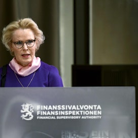 Koronapandemian pitkittyminen lisää riskejä, Finanssivalvonnan johtaja Anneli Tuominen arvioi. LEHTIKUVA / Emmi Korhonen