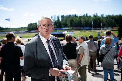 Kansa haluaisi, säännöt eivät salli. Juha Rehula ei vielä täysin hautaa kuninkuusravihaaveita.