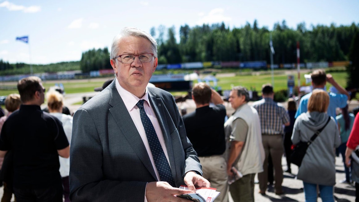 Kansa haluaisi, säännöt eivät salli. Juha Rehula ei vielä täysin hautaa kuninkuusravihaaveita.
