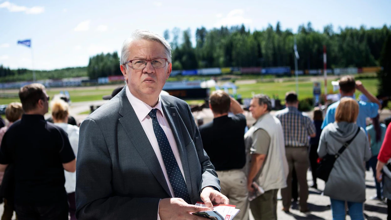 Kansa haluaisi, säännöt eivät salli. Juha Rehula ei vielä täysin hautaa kuninkuusravihaaveita.