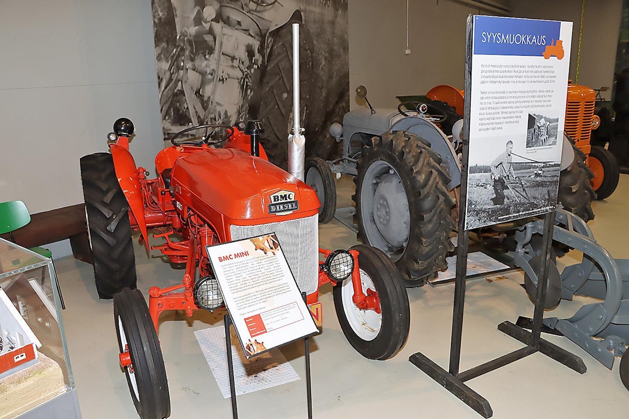 Vuosina 1965–68 valmistetun BMC Mini Diesel-traktorin moottorin iskutilavuus oli alle 1 litraa ja sen teho on vain 15 hevosvoimaa. Traktori sopi parhaiten kiinteistöjen hoitoon tai erikoisviljelyyn. Sen suunnittelu on ostettu Harry Fergusonin insinööritoimistolta, mikä on helppo havaita vertaamalla Miniä pikkuferguun. BMC:n vaikutus näkyy nostolaitteessa, joka on samankaltainen kuin Nuffieldeissä.
