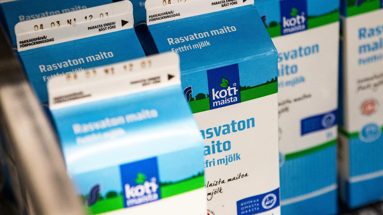 S-ryhmä halpuutti kotimaista rasvatonta maitoa liki neljä vuotta sitten Prismoissa ja nyt uudestaan S-marketeissa.