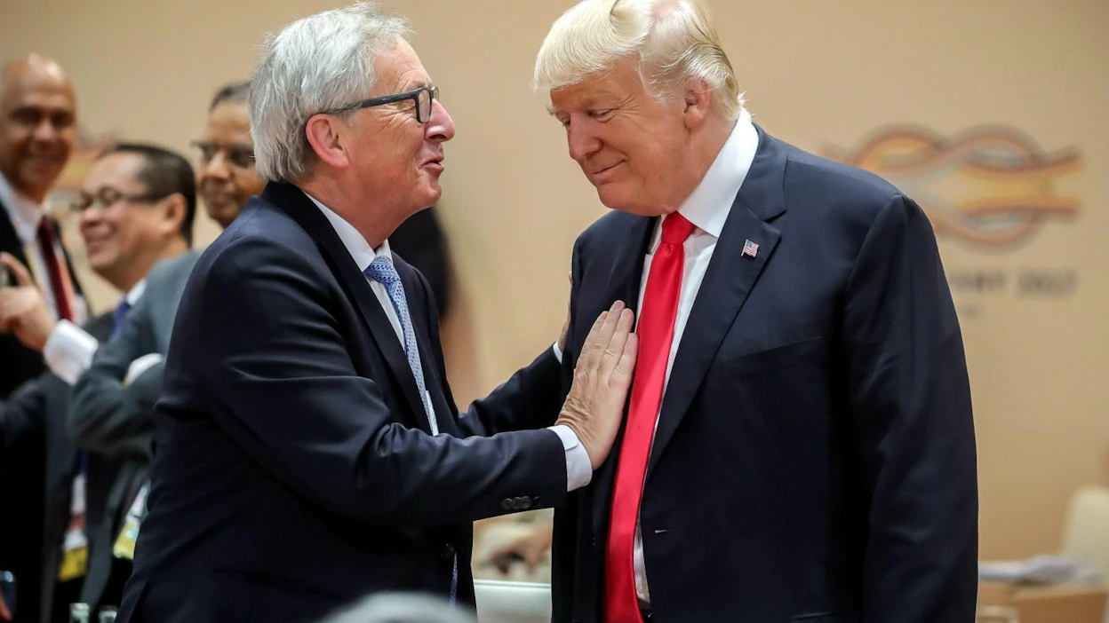 Euroopan komission puheenjohtaja Jean-Claude Juncker tapasi Yhdysvaltain presidentin Donald Trumpin Washingtonissa. Tapaamisen tarkoituksena oli korjailla Yhdysvaltojen ja Euroopan unionin tulehtuneita kauppasuhteita. LEHTIKUVA/AFP
