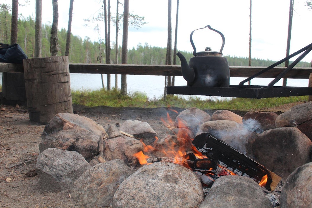 Ei näin! Avotulta ei saa nyt tehdä edes rakennetuille nuotiopaikoille.