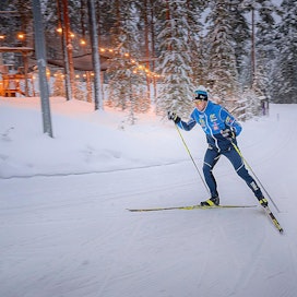 Jussi Piirainen muistuttaa, että vanhemman ei kannata pakottaa lasta hiihtoharrastuksen pariin.