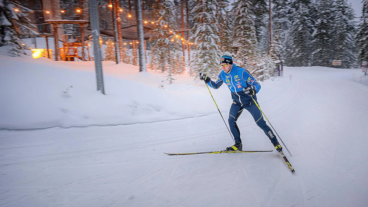 Jussi Piirainen muistuttaa, että vanhemman ei kannata pakottaa lasta hiihtoharrastuksen pariin.