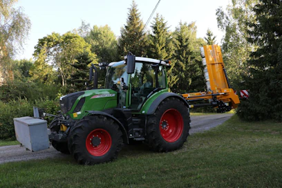 Fendt 313 sopii portaattoman voimansiirtonsa ansiosta erittäin hyvin piennarten niittoon. Traktorin omapaino on kohtuulliset 6 tonnia, minkä vuoksi iso etupaino on raskaan leikkurin kanssa tarpeen.