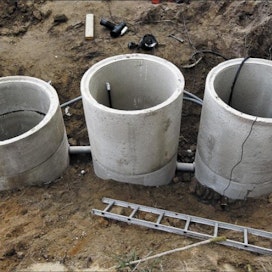 Maaseudun talojen jätevesiremonteista on vielä 120 000 on tekemättä. Ympäristöministeriön mukaan remontteja tehdään vuosittain 4 000–5 000. Kari Salonen