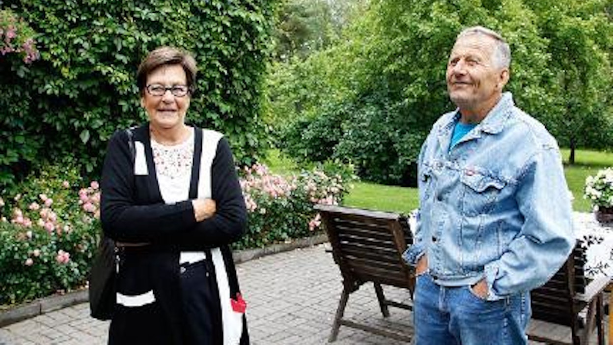 Pirkko ja Heikki Vehmas seurasivat innolla Pirunpelto-sarjaa. Nyt heidän kotonaan kuvataan maalaisdraamaa.