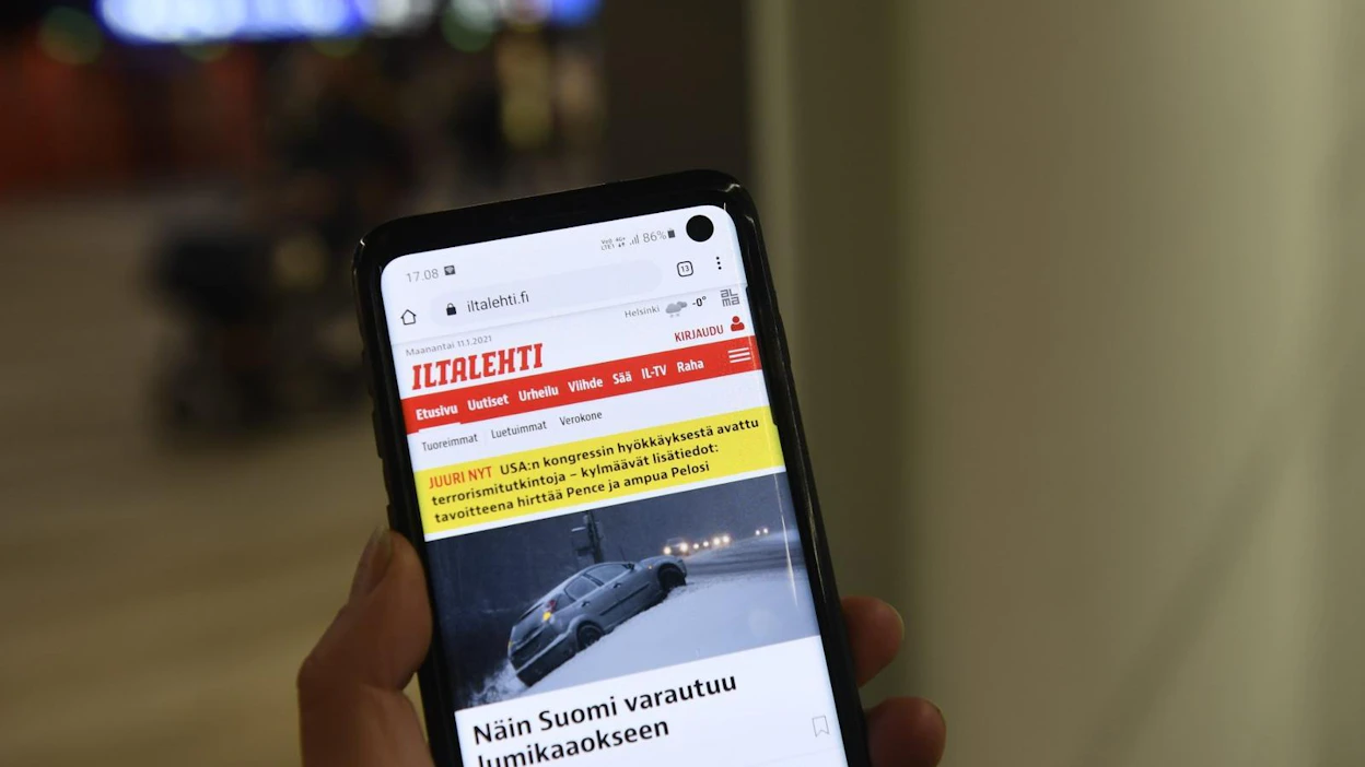 Huijaussivuston osoite ei ole muotoa iltalehti.fi, ja selain merkitsee sivuston turvattomaksi. LEHTIKUVA / EMMI KORHONEN