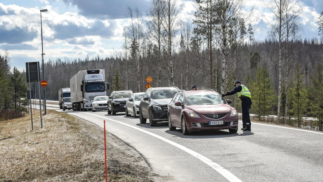 Mikko Alatalo ottaa mielipidekirjoituksessaan kantaa kaupungistumiseen. Uudenmaan rajat on nyt suljettu koronaepidemian leviämisen estämiseksi.