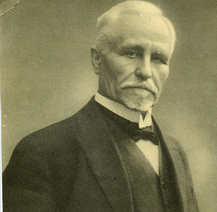 Hannes Gebhard ajoi maaseudun kulttuurilehden perustamista. 1916 sellaiseksi perustettiin Maaseudun Tulevaisuus.