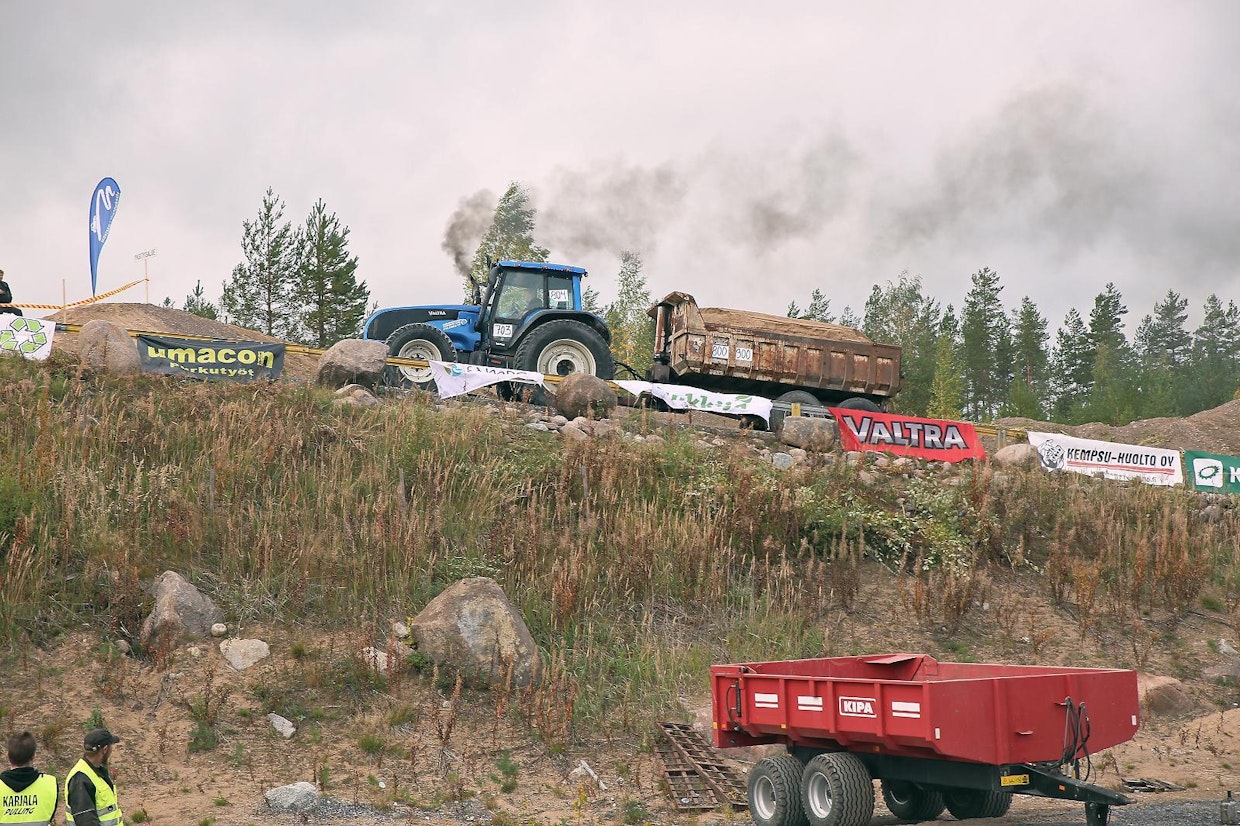 Lappeenrannan Riku Kylli- äinen piiskasi Valtra T130:n kahden raskaimman luokan kakkossijoille.
