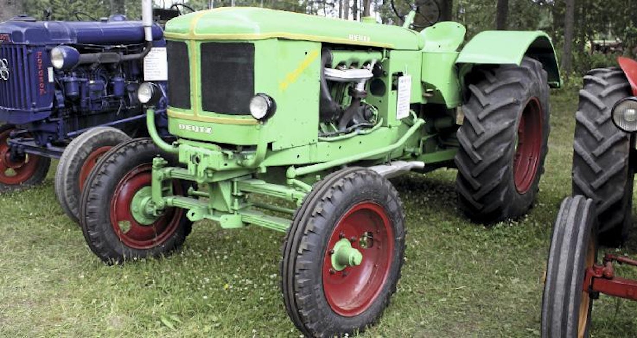 Deutzin ensimmäinen ilmajäähdytetty FL-mallisto esiteltiin 50-luvun alussa, vuosikymmenen lopulla se uudistui D-sarjaksi. Deutz F4L pidettiin kuitenkin vanhanaikaisuudestaan huolimatta tuotannossa vuoteen 1965 asti, jolloin se korvattiin 6-sylinterisellä Deutz D80:llä. F4L on 4-sylinterinen ja 5,3-litrainen, tehoa on 65 hv. Meillä viimeiset F4L:t myytiin merkillä Deutz 65PS. (Somero)