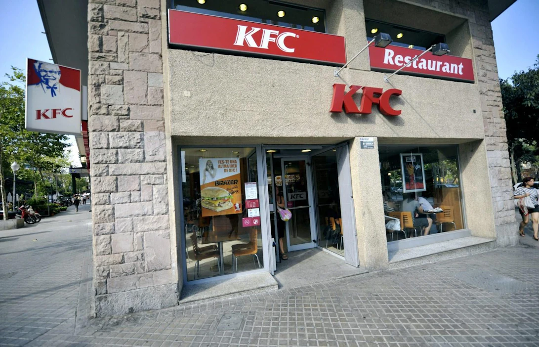 Kentucky Fried Chicken toimii Espanjassakin, kuva Barcelonasta muutaman vuoden takaa. LEHTIKUVA / TIMO JAAKONAHO