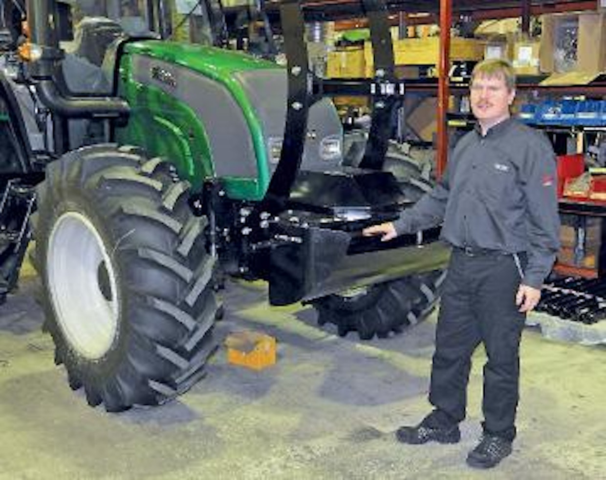 Tuotantopäällikkö Dennis Grankvist kertoo, että metsäkuormaimet valmistetaan tilauskohtaisesti. Kun tilaus on saatu tehtaalle, valmistumiseen kuluu kaksi viikkoa.