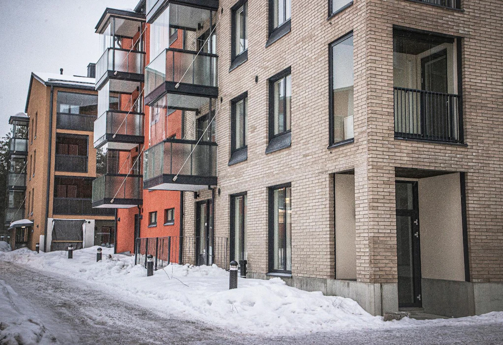 Digitaalinen asuntokauppa mahdollistaa sen, että ostajan, myyjän, välittäjän ja pankin edustajan ei tarvitse olla yhtä aikaa ja samassa paikassa koolla.
