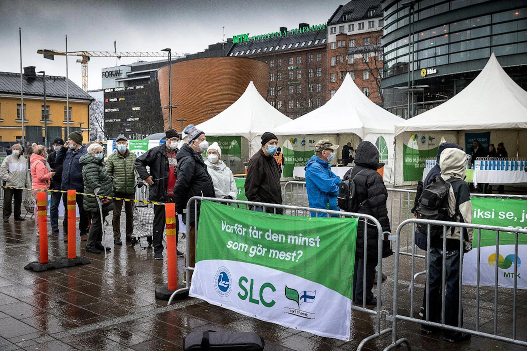 SLC ja MTK muistuttivat marraskuussa suomalaisia toritempauksin tuottajien ahdingosta. Kuva Narinkkatorilta Helsingin keskustassa.