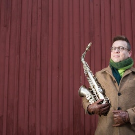 Saksofonisti Jukka Perko versio virsiä välillä hurjastikin.